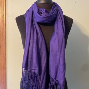 3 scarves sold in lot